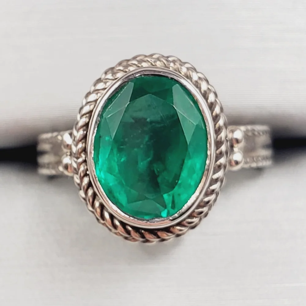 Oval Emerald Green Quartz & 925 Sterling Silver Bezel Set - Rope Design Ring